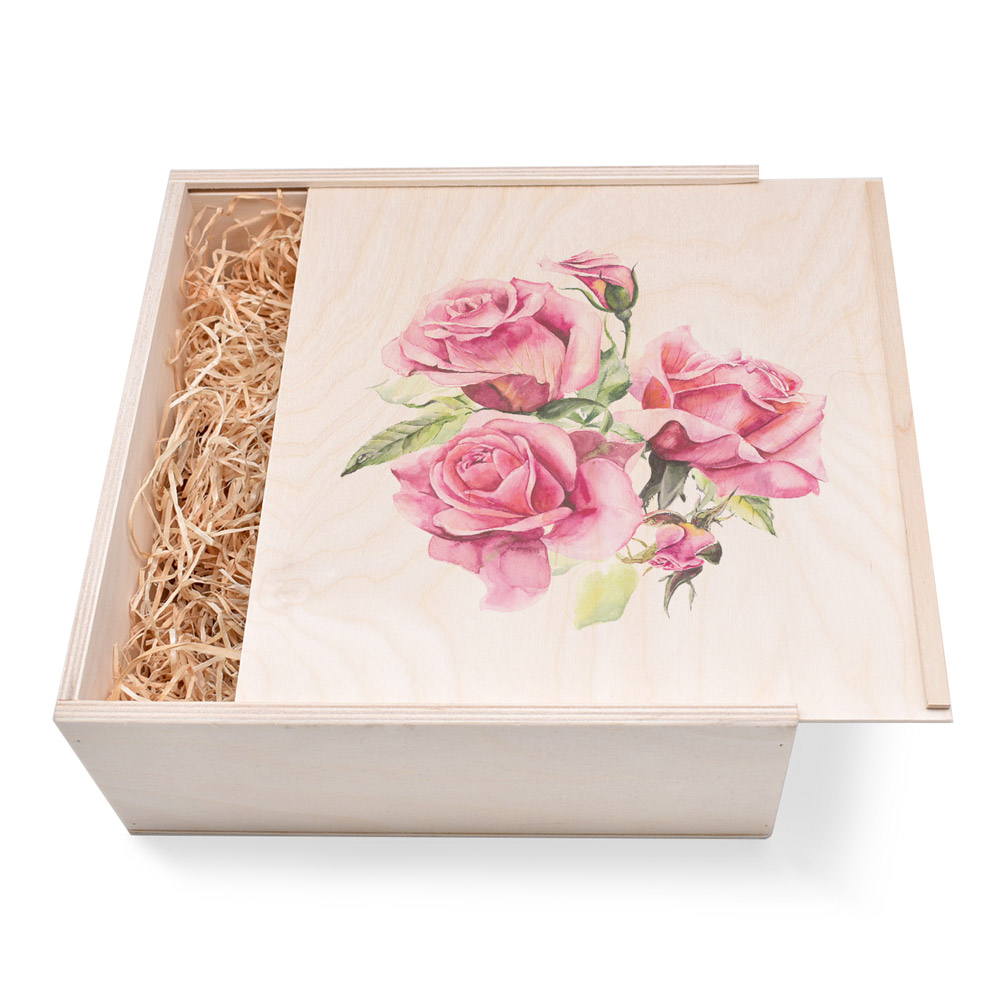 Große Geschenkbox aus Holz. Geschenkbox zum Geburtstag. Rosen Große Geschenkbox aus Holz zum Geburtstag. Rosen. Ideal als Geschenkbox für Männer oder Frauen. Geschenkbox groß individuell angefertigt. Online bestellen im Geschenke Online-Shop.