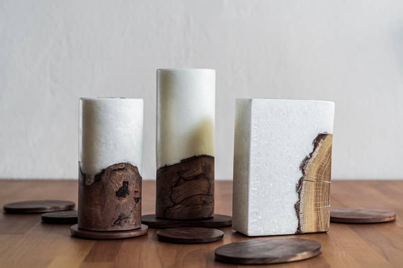 Kerze mit Holz, Unikat Holzkerze, Individuelle Hochzeitskerze mit Holzelement aus Stearin. Hochwertige individuelle Kerze mit Holz im Kerzen online Shop für Hochzeiten bestellen, günstig kaufen.