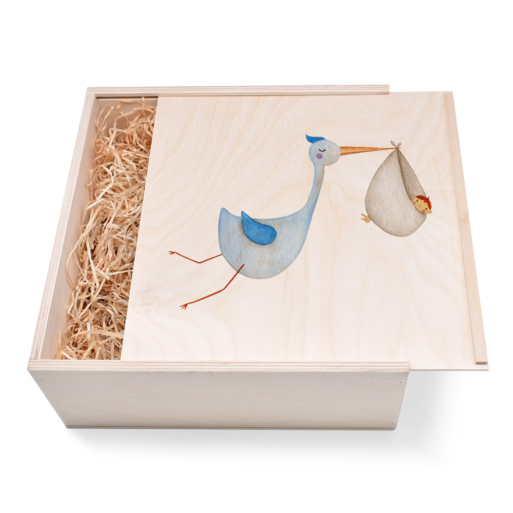 Große Geschenkbox aus Holz. Geschenkbox zur Geburt. Storch Große Geschenkbox aus Holz zur Geburt. Storch. Ideal als Geschenkbox für Männer oder Frauen. Geschenkbox groß individuell angefertigt. Online bestellen im Geschenke Online-Shop.