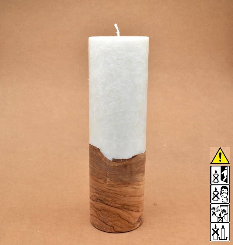 Stumpenkerze mit Holzelement aus Stearinwachs Stumpenkerze mit Holzelement aus Stearinwachs. Jetzt in unserem Kerzen Onlineshop kaufen.