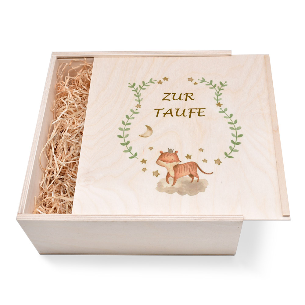 Große Geschenkbox aus Holz. Geschenkbox zur Taufe. Fuchs Große Geschenkbox aus Holz zur Taufe. Fuchs. Ideal als Geschenkbox für Männer oder Frauen. Geschenkbox groß individuell angefertigt. Online bestellen im Geschenke Online-Shop.
