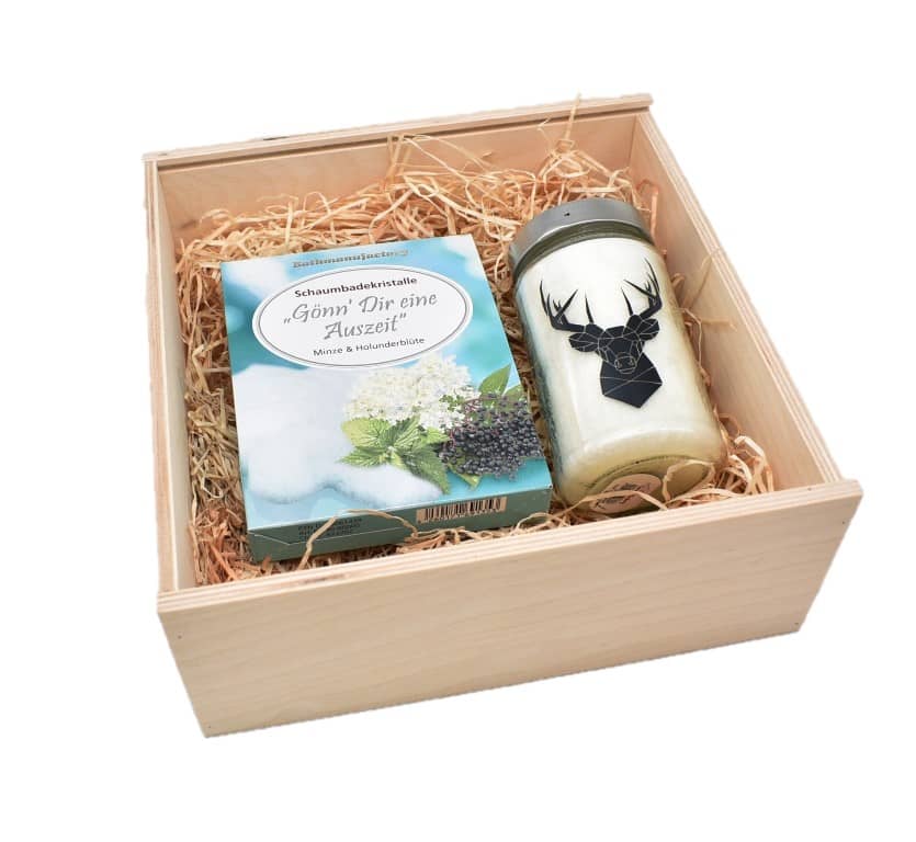 Bade Geschenkset mit Spruchkerze Hirsch von Candle Factory in Geschenkbox aus Holz