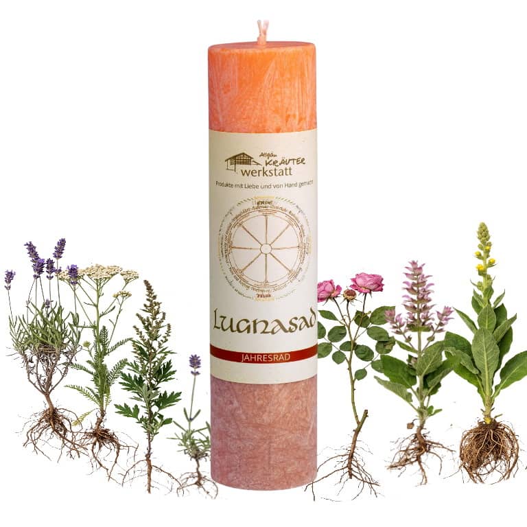 Allgäuer Heilkräuterkerze zum Thema Lugnasad in unserem Kerzen Online Shop kaufen. Als Geschenk für Sie oder Ihn. 100% Vegane Kerze. Hergestellt aus Olivenöl.