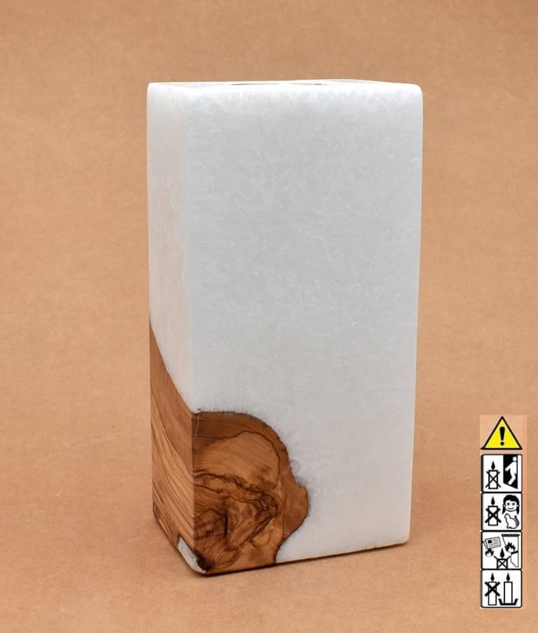 Kerze rechteckig  mit Holzelement aus Stearinwachs.  Jetzt in unserem Kerzen Onlineshop kaufen.