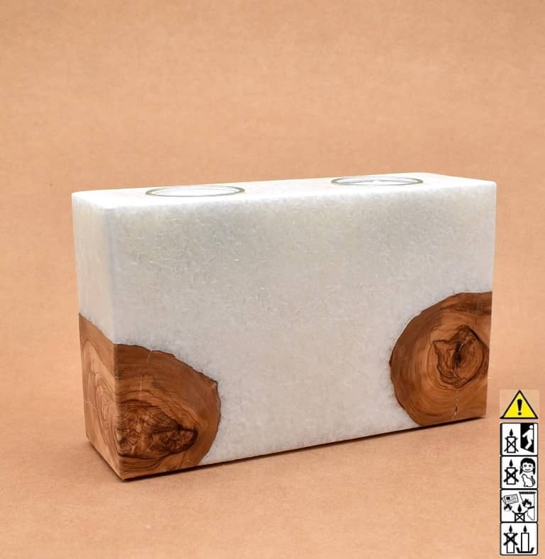 Kerze rechteckig  mit Holzelement aus Stearinwachs.  Jetzt in unserem Kerzen Onlineshop kaufen.